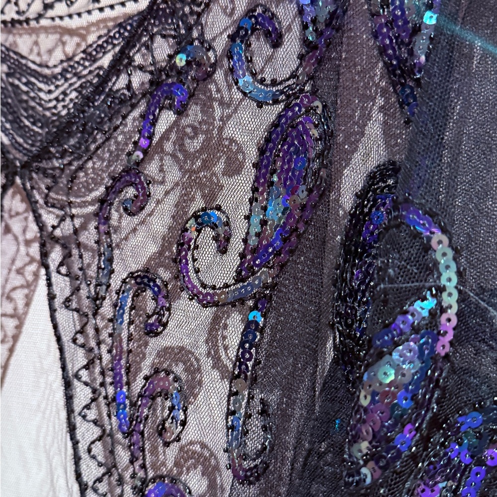 Lace and sequin shawl capulet - Picture 4 of 4
